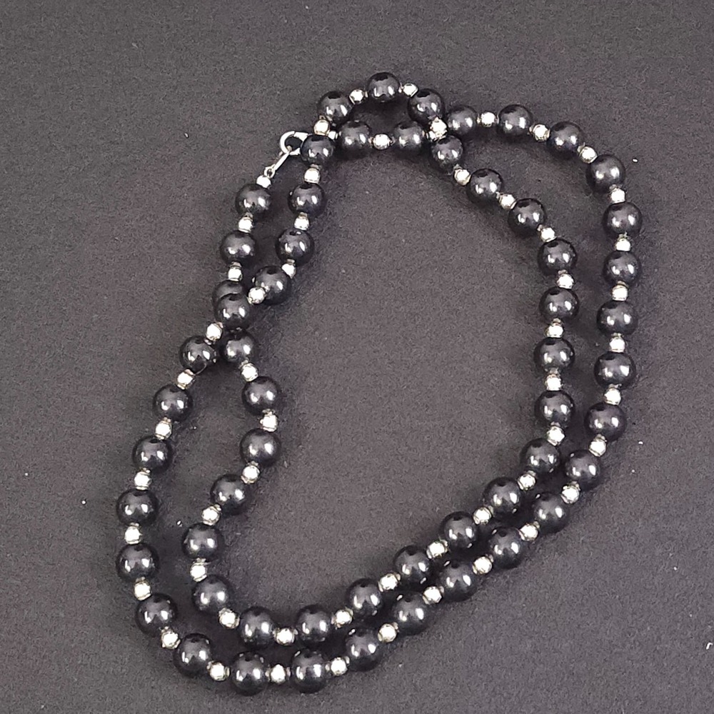 Vintage Black Beaded Necklace Silver Spacers Classic Style Strand - Picture 2 of 3